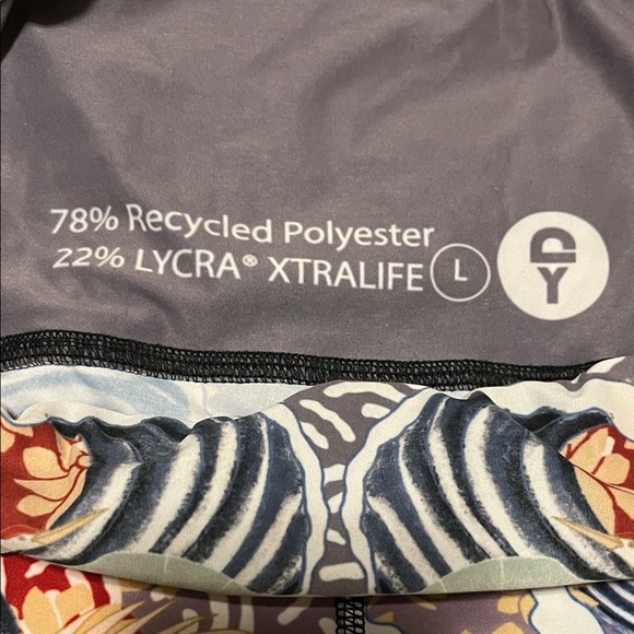 Yoga Democracy Sz L Unique Pattern Leggings - Picture 2 of 5